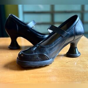 John Fluevog rare black mary janes Sz 9